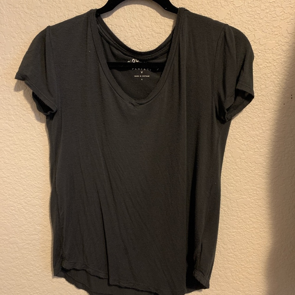 ✨grey v neck top✨